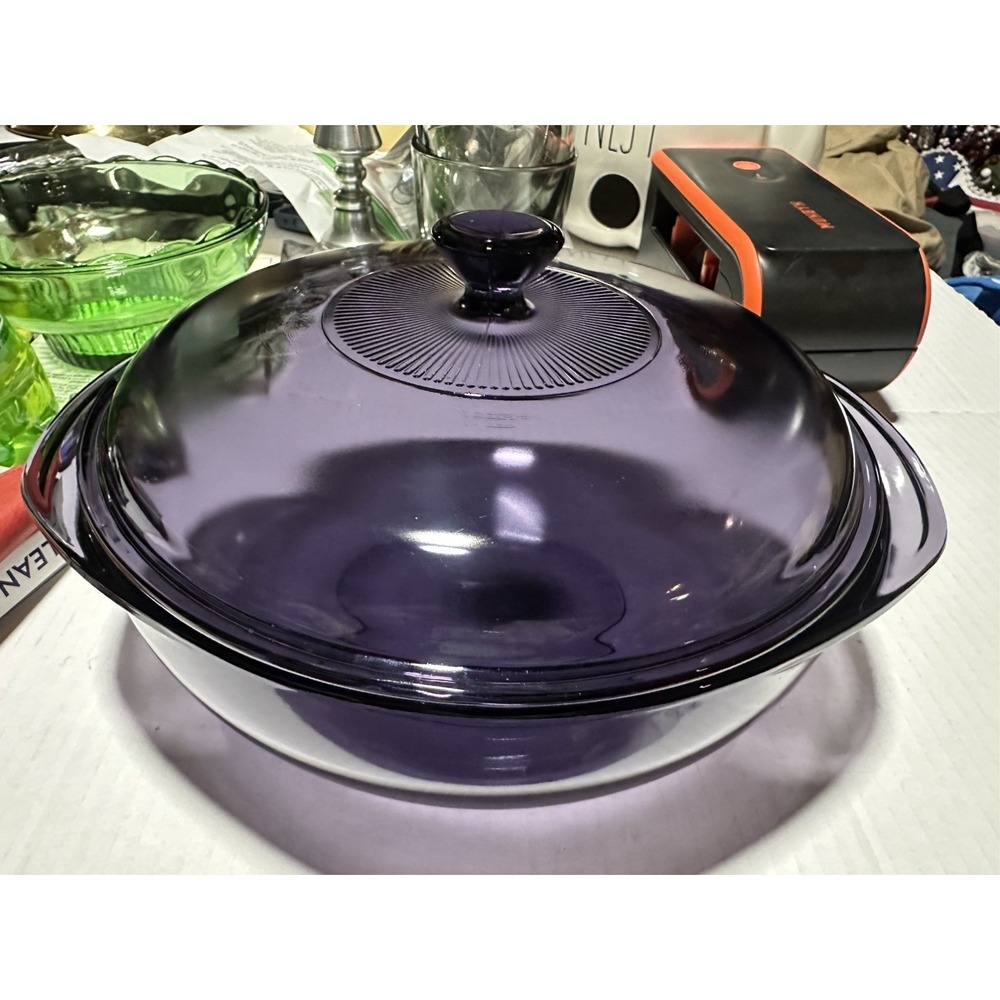 Vintage Pyrex Amethyst Purple Glass 2 Qt Casserole Dish with Lid Round 024